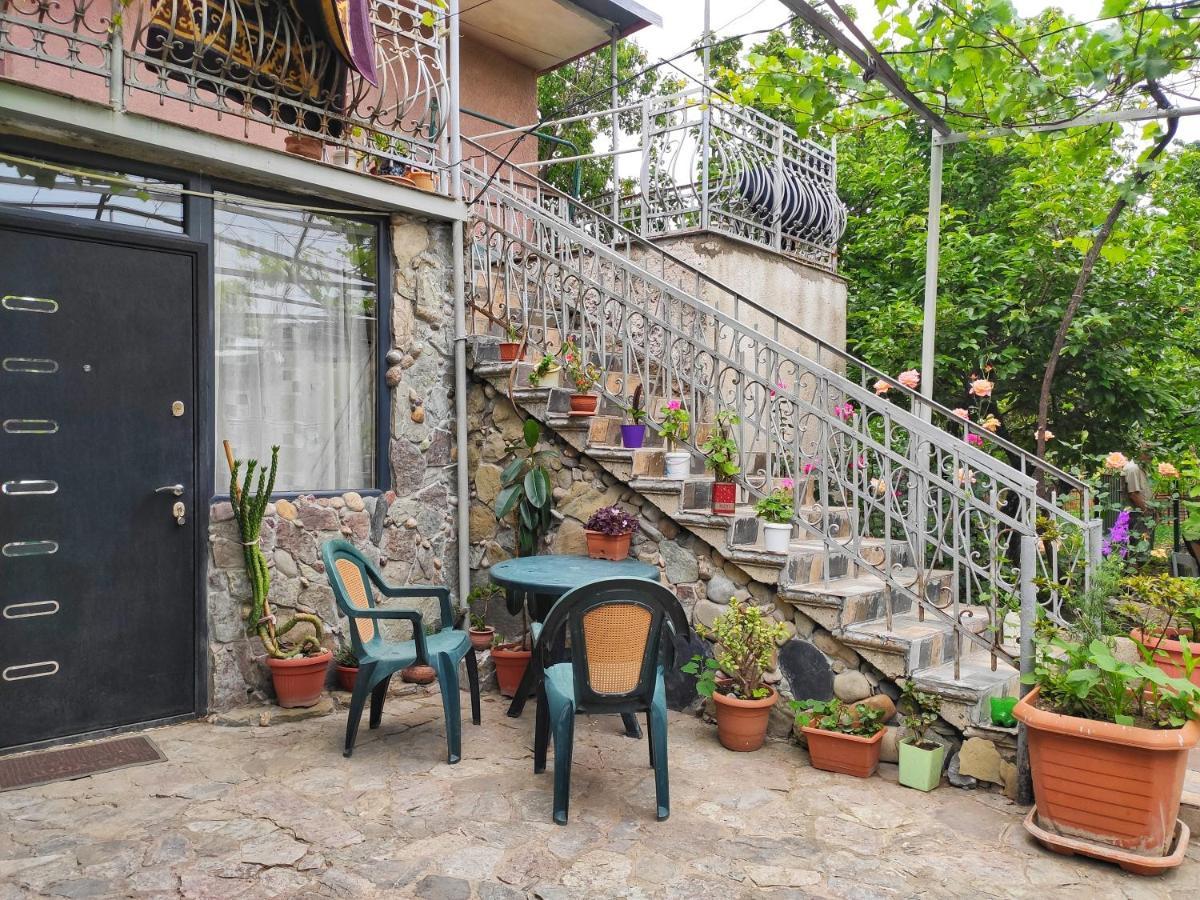 Guesthouse Ttt-1 Tbilisi Exterior photo